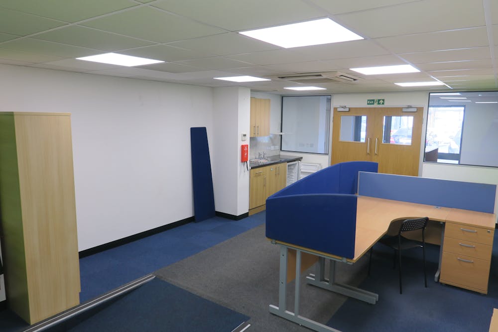 137 Blenheim Road, Harrow, Industrial/Logistics / Office For Sale - IMG_1040.JPG