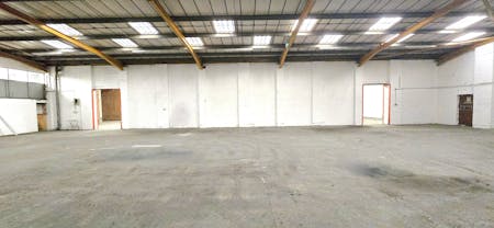 Unit 8 & Unit 9, Lyndean Industrial Estate, London, Industrial To Let - 20260408_162219 - Edited.jpg