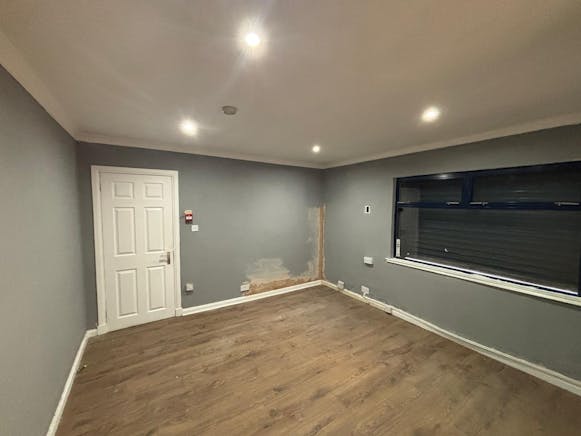 17 Scotts Road, Paisley, Industrial To Let - PHOTO-2026-04-28-09-21-48 3.jpg