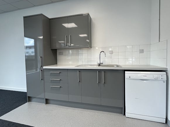 Unit 5, Airport West, Leeds, Office To Let - IMG_6627.JPG