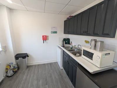 1 Paradise, Hemel Hempstead, Industrial To Let - PXL_20260702_121224488.jpg