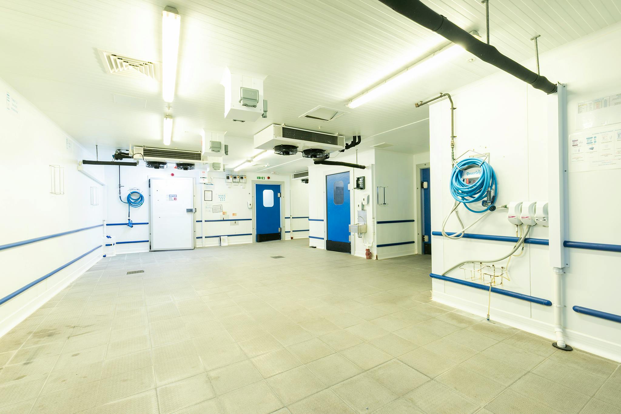 Retail/Shop in London - photo 2