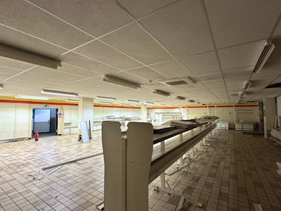 23 Ashton Square, Dunstable, Retail To Let - IMG_4766.JPG