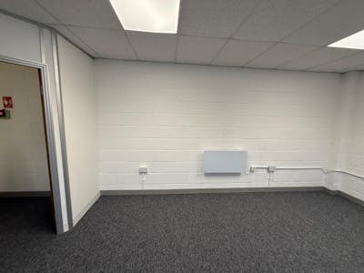 Unit 12, Vale Industrial Estate, Aylesbury, Industrial To Let - IMG_7215.JPG