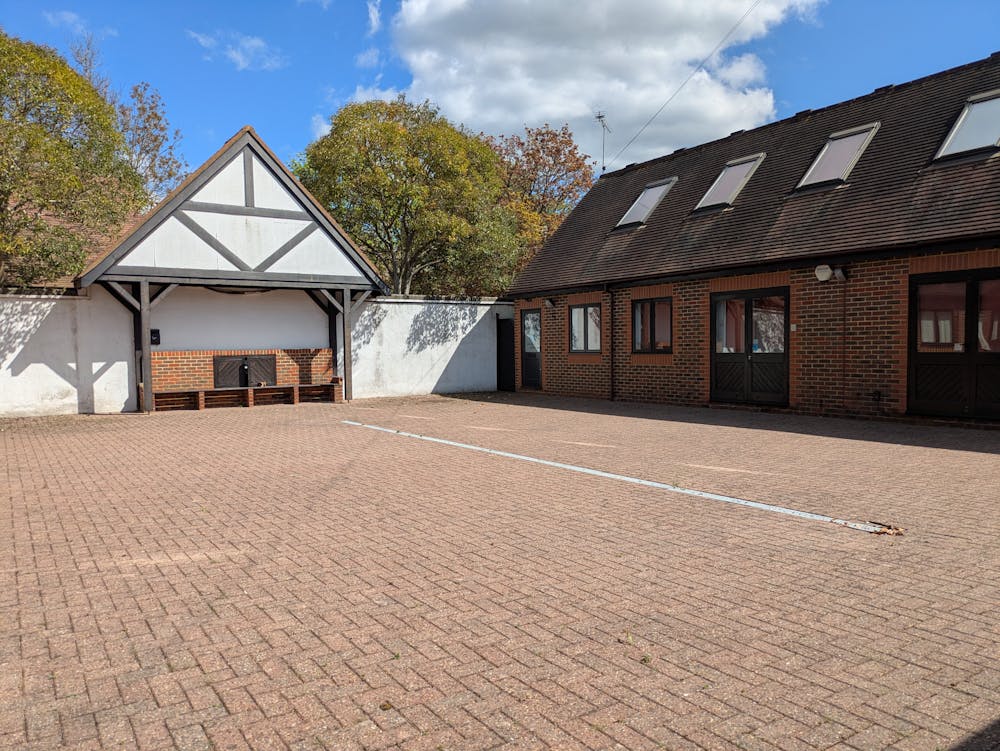 Studley Court, Guildford Road - PXL_20260420_104144116.jpg