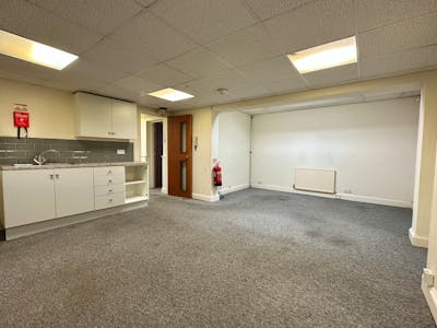 42b High Street North, Dunstable, Office To Let - IMG_5244.JPG