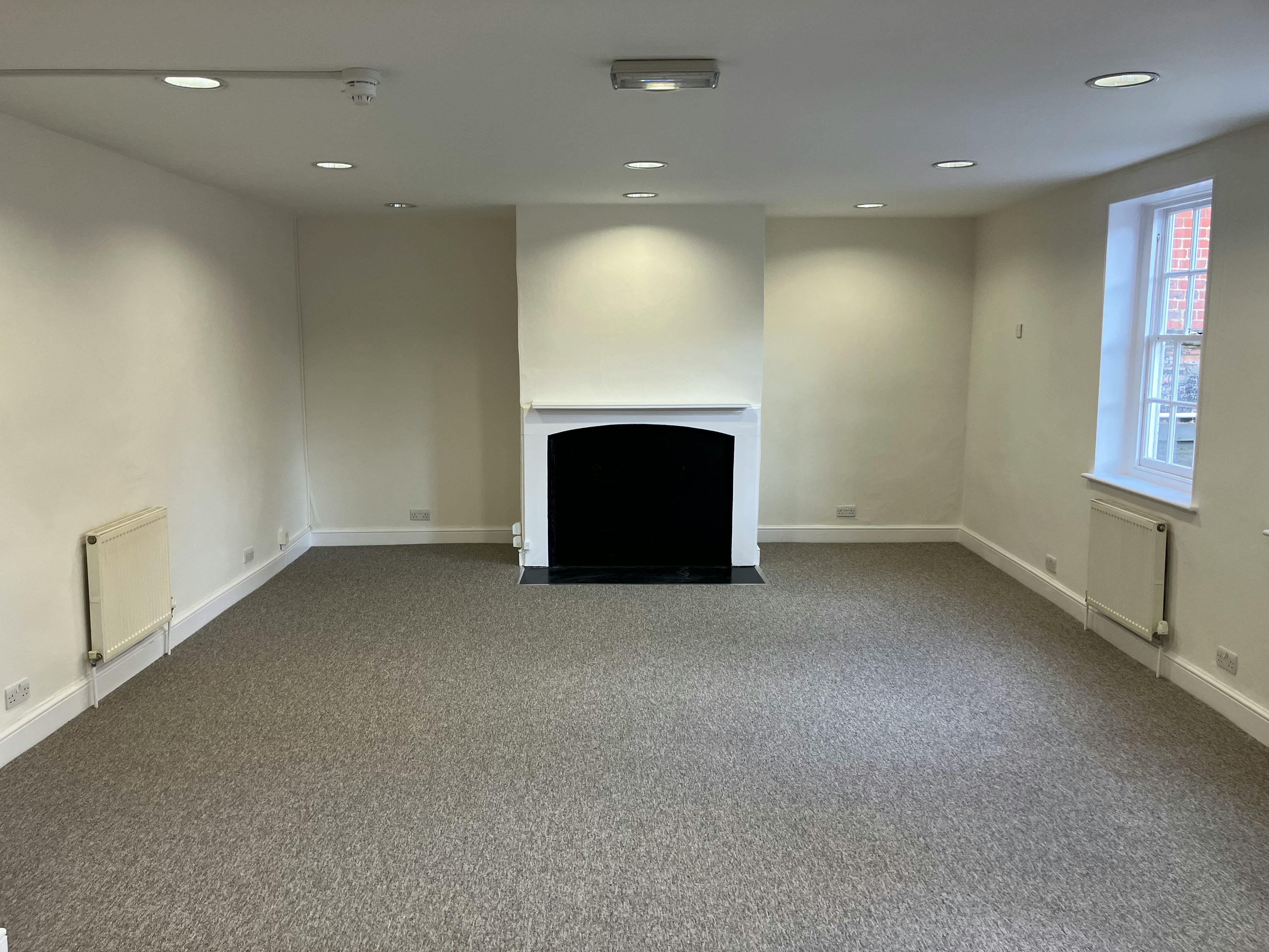 Office in Winchester - photo 2