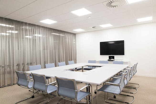 Spaces (Regus), Building 1, Chalfont Park, Gerrards Cross, Offices / Offices To Let - Photo 4