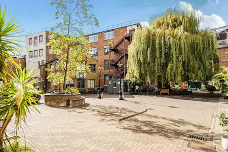 Unit 16E Perseverance Works, London, Office To Let / For Sale - 1-6ab4686458717-1524631 (8)-1.jpg
