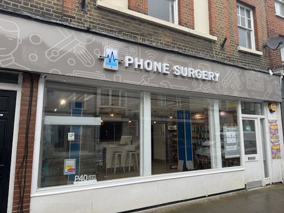 111-113 Guildford Street, Chertsey, Retail To Let / For Sale - IMG_6625.JPEG