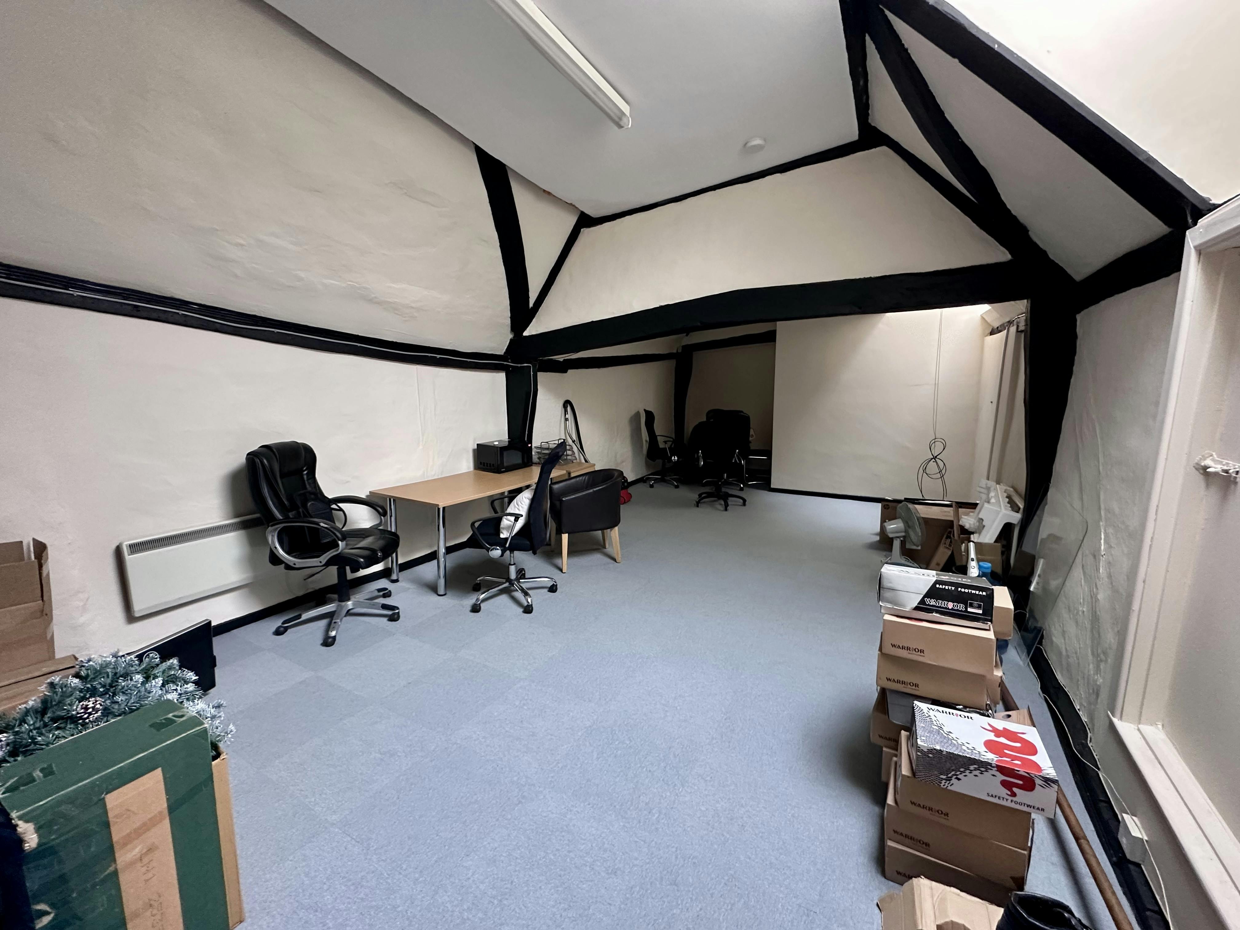 Self-contained 1st Floor Office, Thame, Investment / Office / Other For Sale - IMG_8056.jpeg