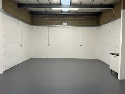 28 Edison Road, Aylesbury, E (Commercial / Business / Service) / Industrial To Let - IMG_9686.jpg