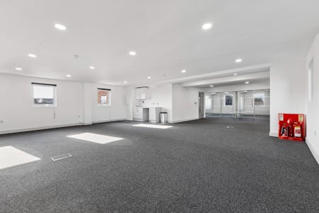 Second Floor Offices, 79-81 High Street, Marlow, E (Commercial / Business / Service) / Office To Let - 104744 - Second floor office  (8).jpg