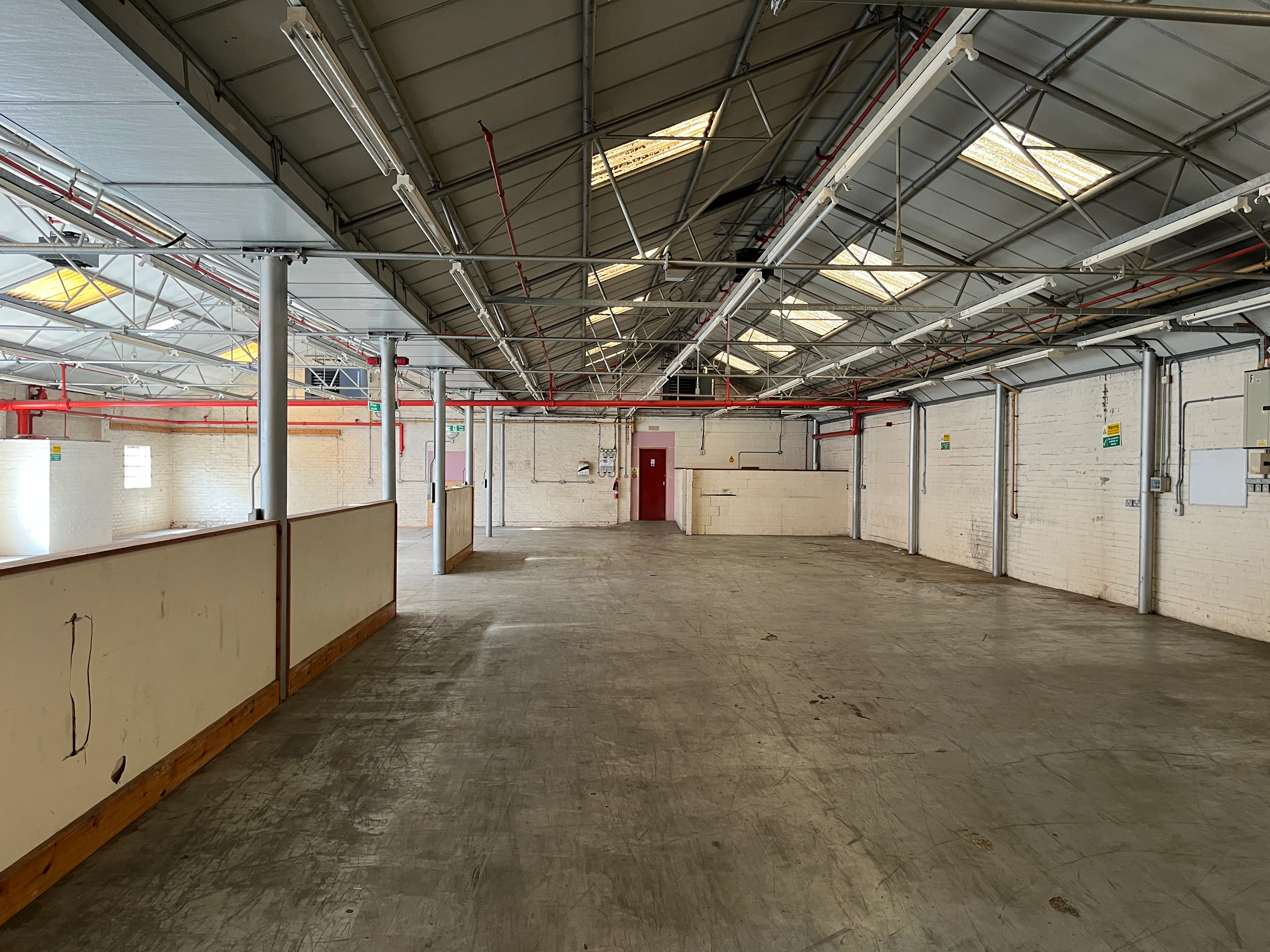 Unit 2, High Wycombe, Industrial To Let - 20260826_115659442_iOS 1.jpg