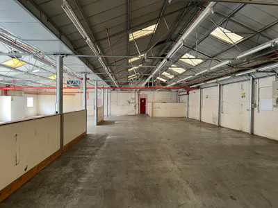 Unit 2, High Wycombe, Industrial To Let - 20260826_115659442_iOS 1.jpg