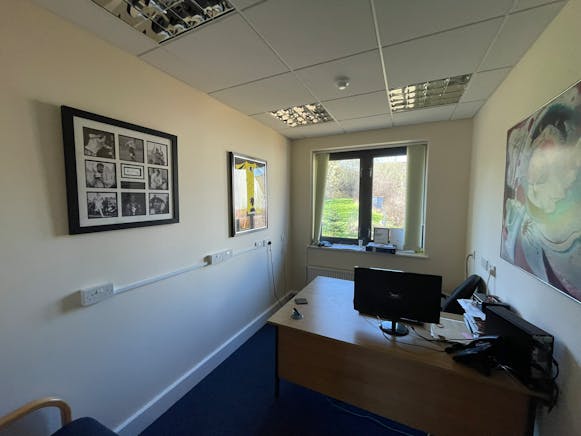 First Floor, Regent House, Battle, Office To Let - IMG_4199.JPEG