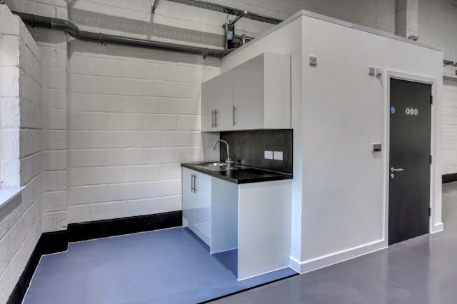 17 & 18 Lister Road Industrial Estate, Basingstoke, Industrial / Industrial To Let - Unit 17-5.jpg