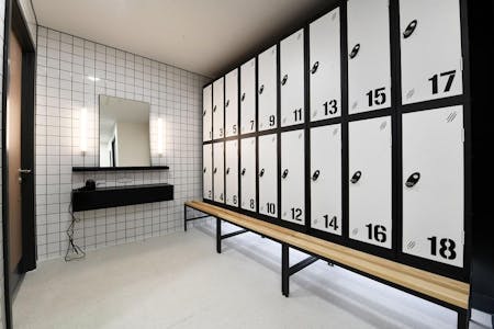 One New York Street, Manchester, Office To Let - One New York Street - Changing Room/Lockers