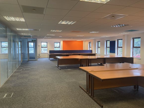 Part First Floor, Cheney House, Wokingham, Offices To Let - 3.jpg