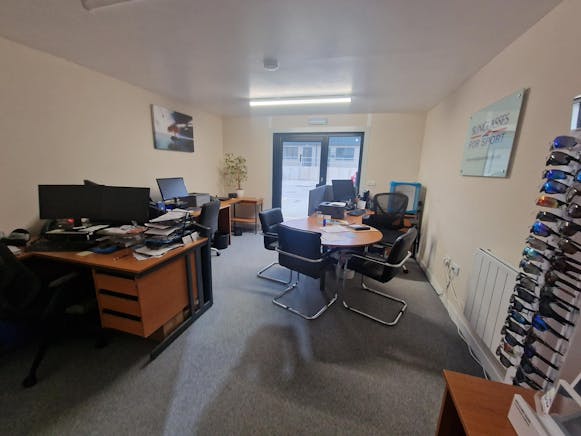 Unit 1 New Barn, Basingstoke, Industrial To Let - 20241030_092337.jpg