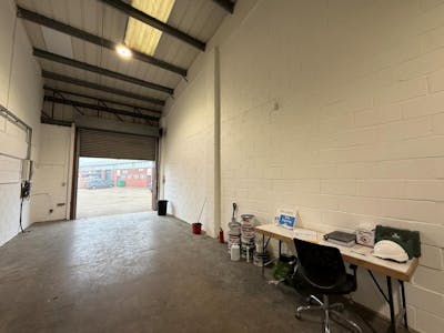 Unit 12, Vale Industrial Estate, Aylesbury, Industrial To Let - IMG_7194.JPG