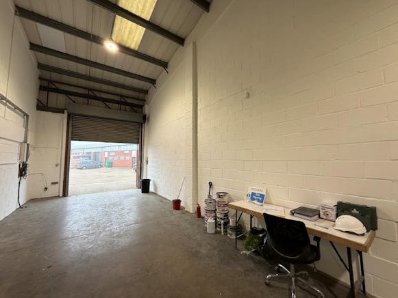 Unit 12, Vale Industrial Estate, Aylesbury, Industrial To Let - IMG_7194.JPG