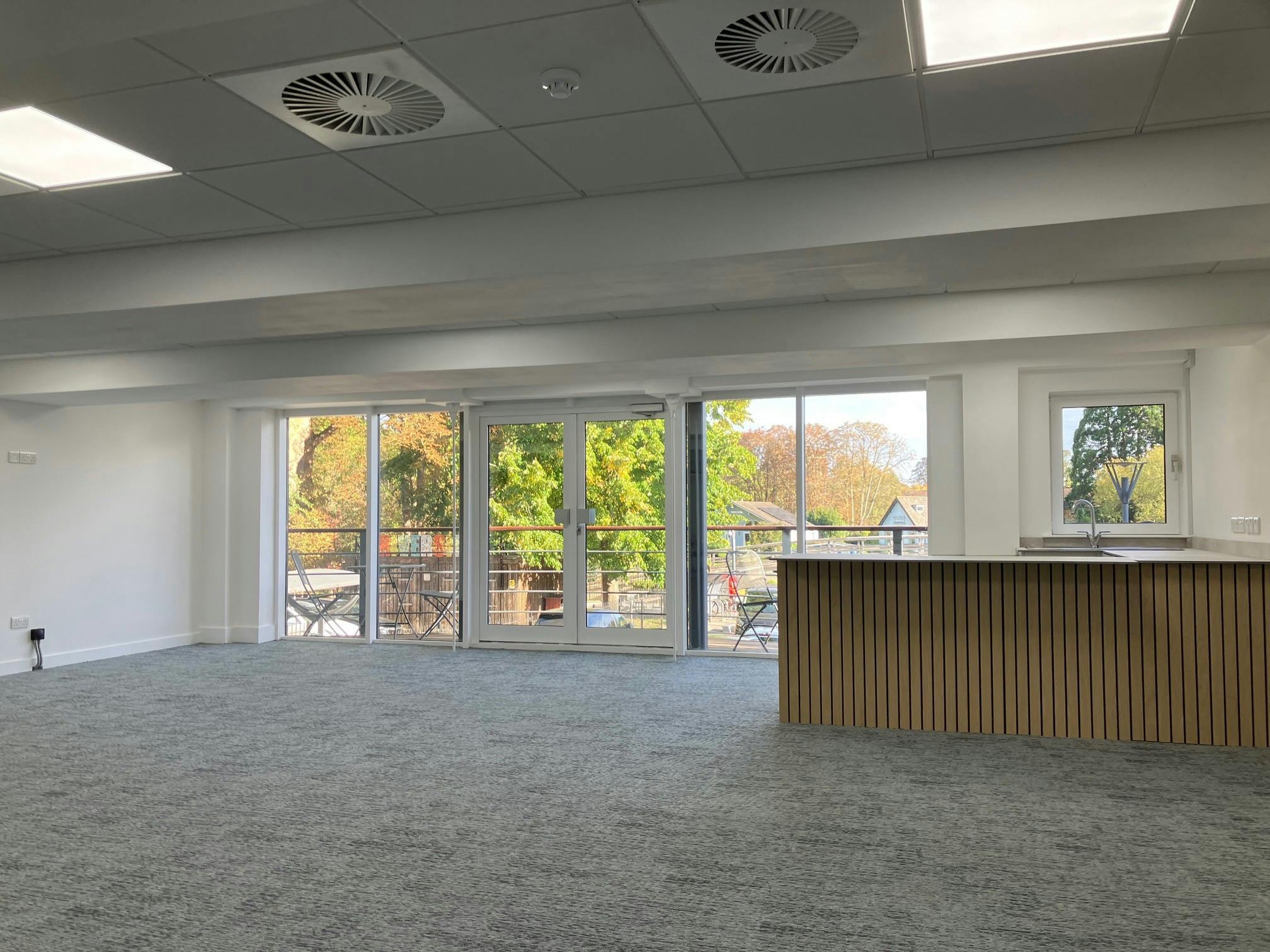 Office in Staines-upon-Thames - photo 3