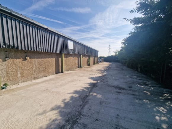 Unit C Bunkers Hill Farm, Reading Road, Hook, Industrial To Let - Picture5  13 08 2024.jpg