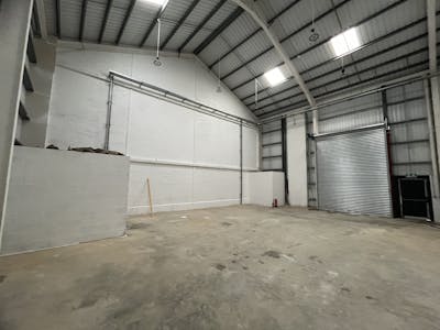 Unit B4 Lincoln Road, High Wycombe, Industrial To Let - 20250221_131337768_iOS.jpg