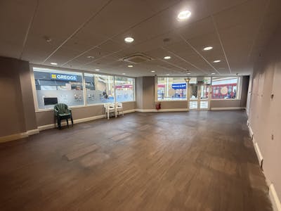 21 Market Place, Burgess Hill, Leisure / Restaurant / Cafe / Retail / High Street Retail / Retail - In Town / Shopping Centre To Let - IMG_6882.jpg