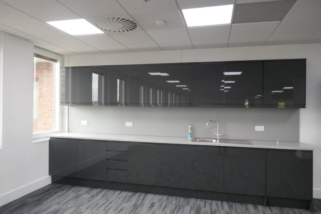 Third Floor, Suite 1, Park View, Harlow, Offices To Let - P1020618.JPG