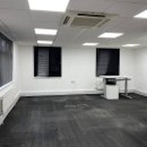 137/137A High Street, Brentwood, Office / Retail To Let - eyJzb3VyY2UiOiJtZWRpYVwvcHJvcGVydHlcLzUxMFwvMjVmMGM3OWJmOGIzYzRjOTA3ZjU2MmNlODZlNDhiYmQuanBnIiwib3BzIjp7Im5ldyI6WzEzMCwxMzBdLCJjb3ZlciI6W119LCJvdXRwdXQiOiJqcGVnP2NvbXByZXNzaW9uPTg1IiwidHRsIjozMTQ0OTYwMH0=.jpg