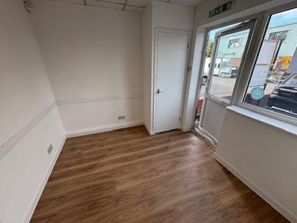 Unit 4 Enterprise Centre, Basingstoke, Industrial To Let - Ent4Picture324092025.jpg