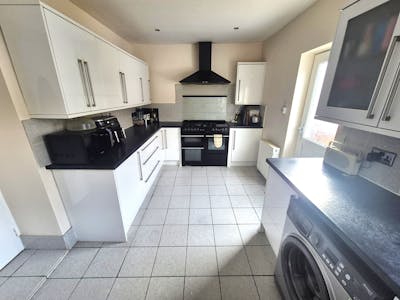 120-122, Station Road, Glossop, Residential / Retail For Sale - 20260217_123102.jpg