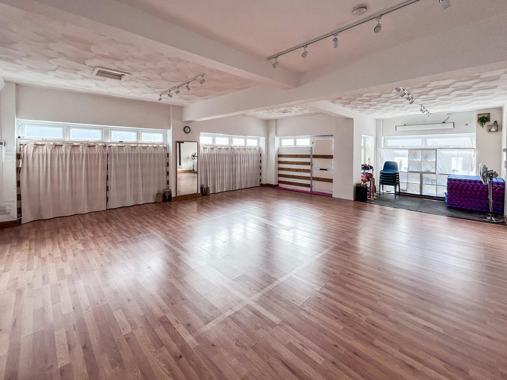 Retail/Shop in Bournemouth - photo 3