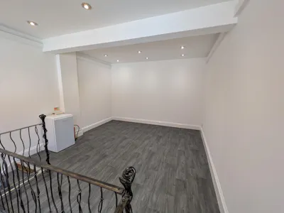 25 Chapel Street, Guildford, Office / Retail To Let - 9506.jpg