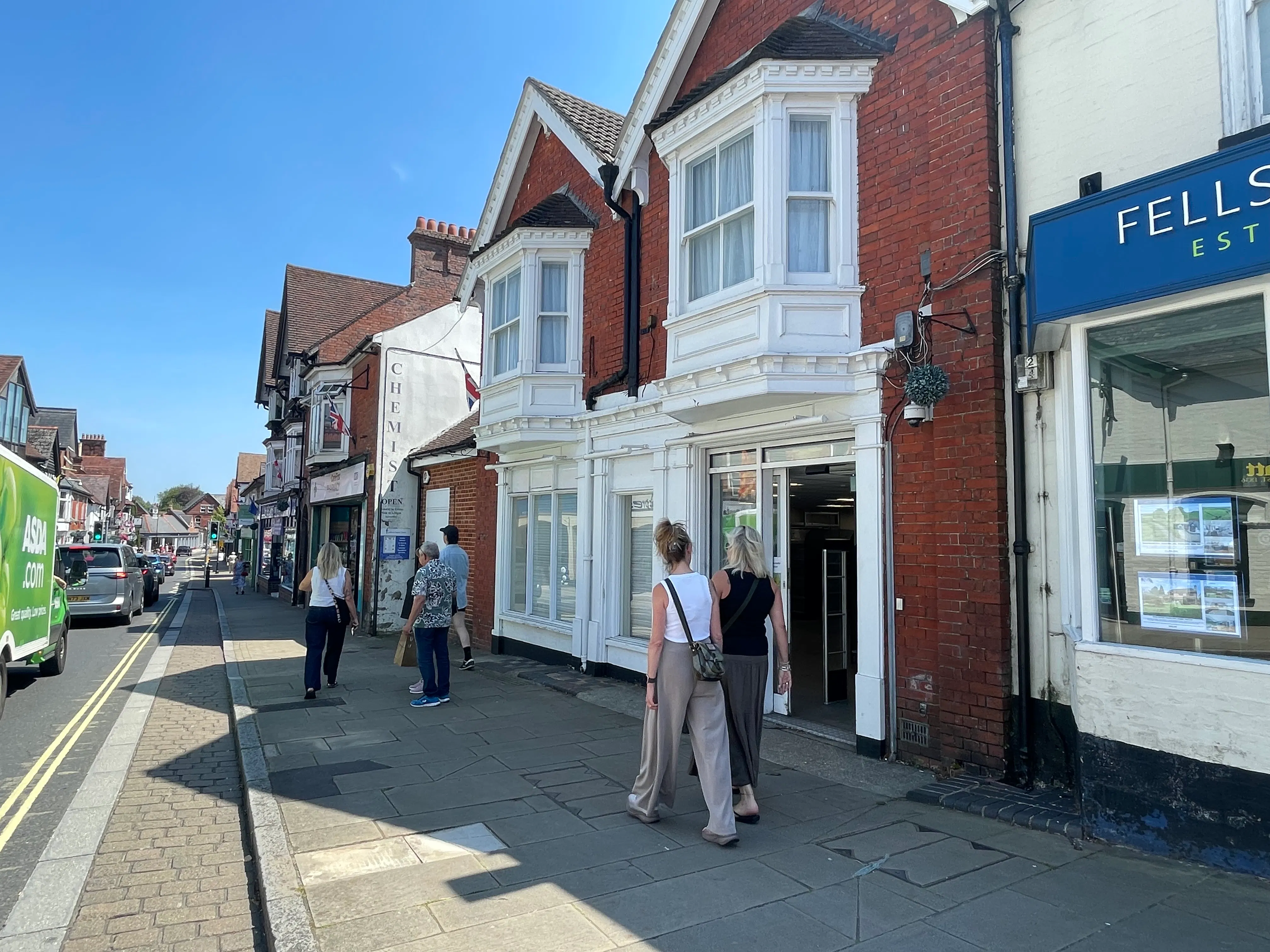 Retail in Lyndhurst