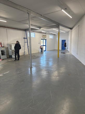 Unit 6, Bishop's Stortford, Industrial To Let - PHOTO20251121095058.jpg