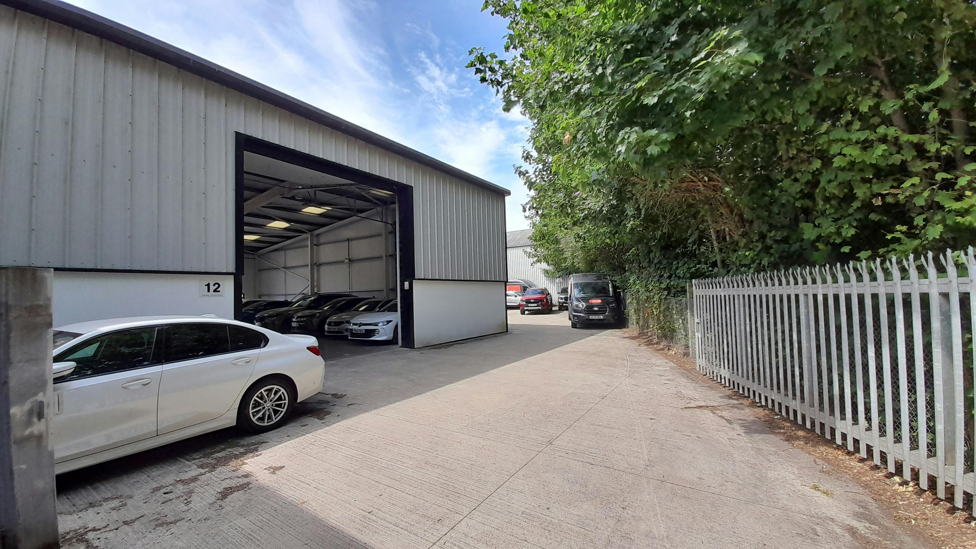 Units 10 & 12, Moniton Trading Estate, Basingstoke, Industrial / Warehouse To Let - 20250704_105907.jpg