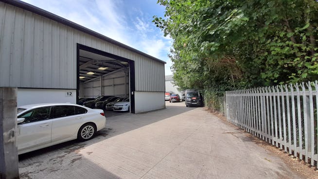 Units 10 & 12, Moniton Trading Estate, Basingstoke, Industrial / Warehouse To Let - 20250704_105907.jpg