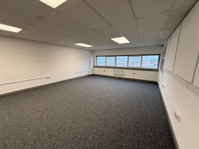 Unit 12, Vale Industrial Estate, Aylesbury, Industrial To Let - IMG_7213.JPG
