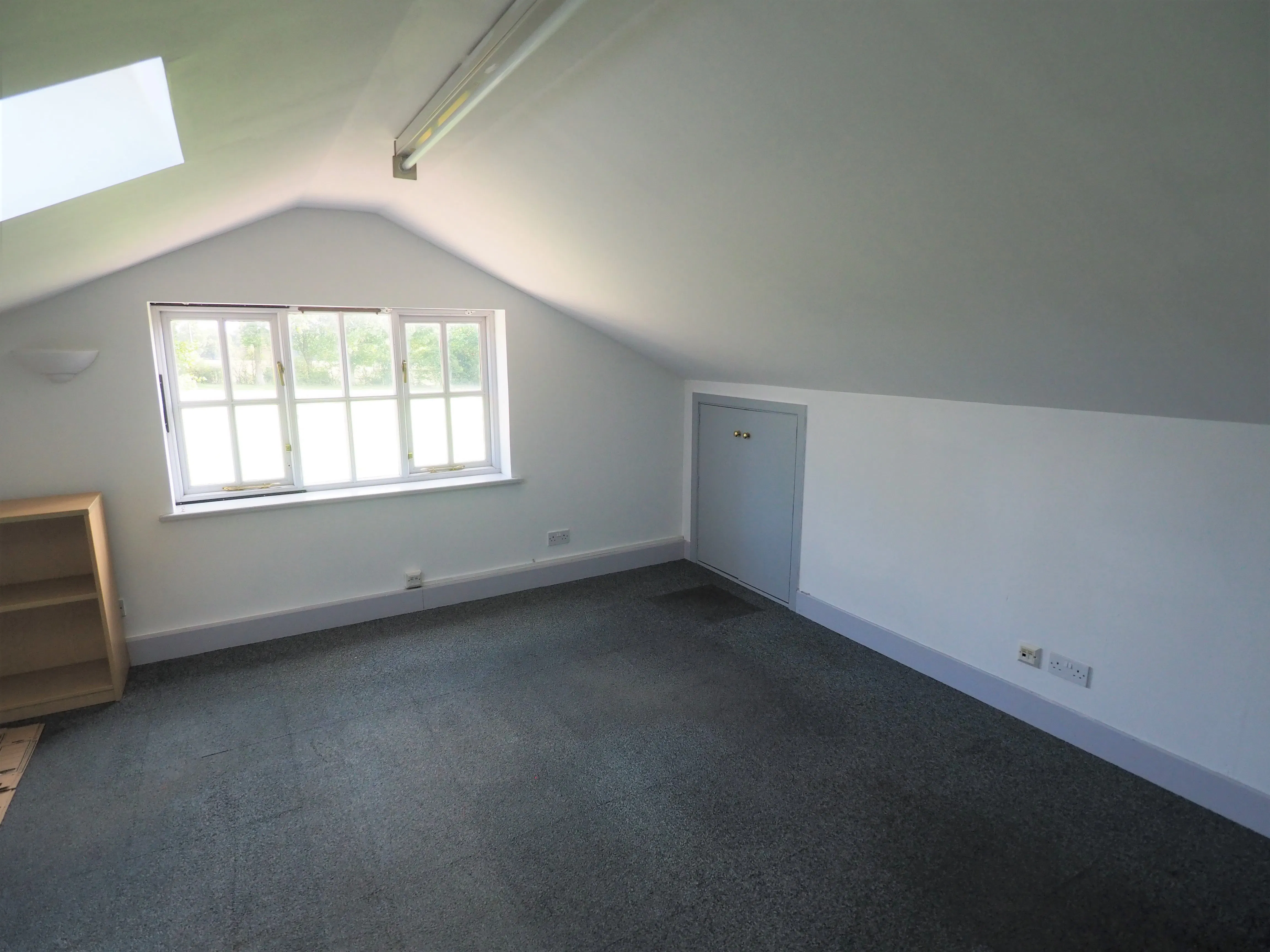 The Annexe, Meadow Court, Horsham, Office To Let - PA090057.JPG