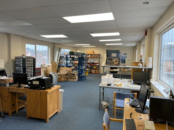 Brow Business Centre, Copyground Lane, Unit B, High Wycombe, Industrial / Offices To Let - 20251010_132807373_iOS.jpg