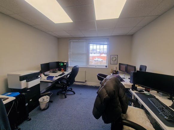 Ground Floor, Brinkletts House, Basingstoke, Office To Let - 20260518_145958.jpg