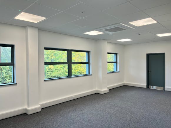 Unit 8 Airlinks Industrial Estate, Heston, Heathrow To Let - 8 Airlinks Main 3.jpg