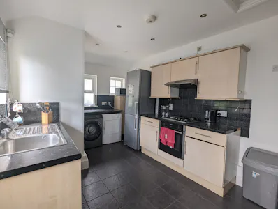 184-186 Rickmansworth Road, Watford, Mixed Use To Let - PXL_20260721_134501510.jpg