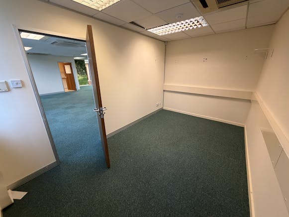 Suite 2, South Inch Business Centre, Perth, Offices To Let - IMG_1594.JPG