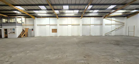 Unit 8 & Unit 9, Lyndean Industrial Estate, London, Industrial To Let - 20260408_163255 - Edited.jpg