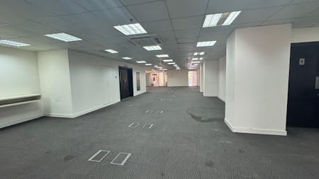 Showroom / Office Space, Bait Al Falaj, Darsite, Office To Let - Ruwi 700 sqm  27.jpeg