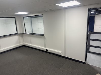 Unit 11, Lakeside Industrial Estate, Redditch, Industrial/Logistics To Let - IMG_1863.JPG
